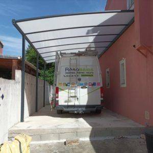 Carport camping car en aluminium avec toiture polycarbonate NFI à Vauvert