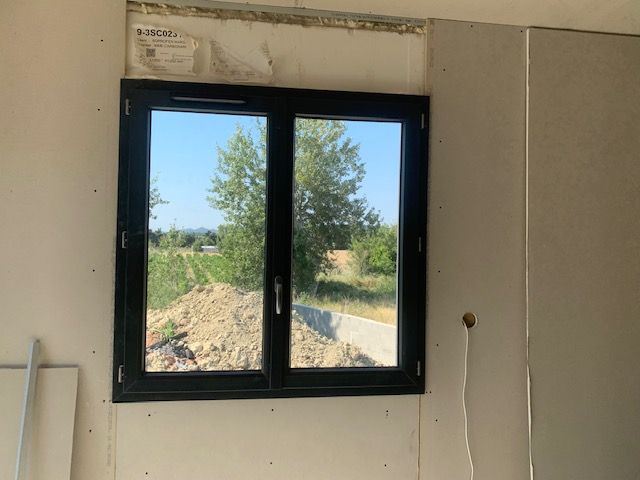 Fenêtres PVC, baies vitrées alu et porte de garage enroulable à Robion