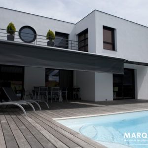 Store banne avec lambrequin