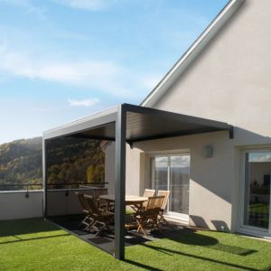 Pergola bioclimatique avec store