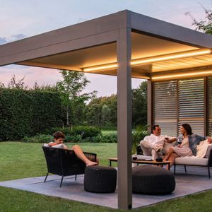 Pergola bioclimatique à Nîmes