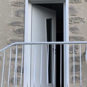 Porte d'entrée acier à Saint-Etienne-Estréchoux
